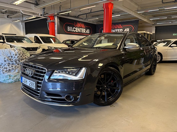 Audi S8 2 of 30