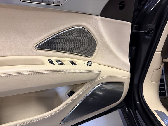 Audi S8 9 of 30