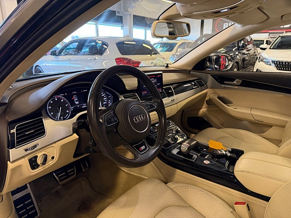 Audi S8 11 of 30