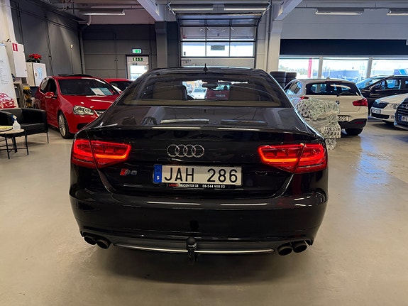Audi S8 6 of 30