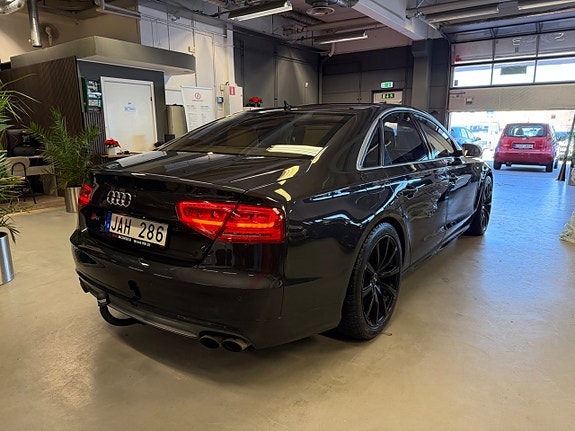 Audi S8 5 of 30