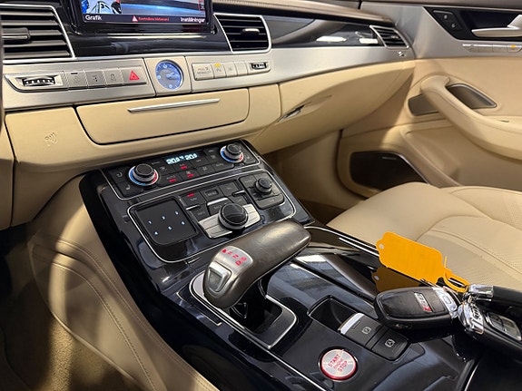 Audi S8 16 of 30