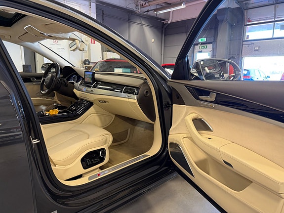 Audi S8 25 of 30