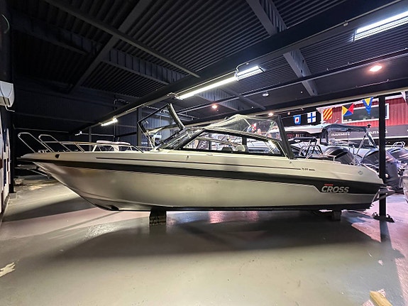 Yamarin Cross 75BR / Yamaha F300