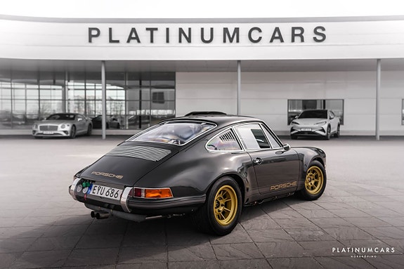 Porsche 911 2 of 5