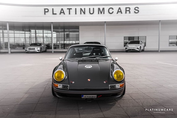 Porsche 911 3 of 5