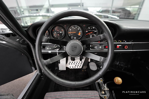 Porsche 911 9 of 22