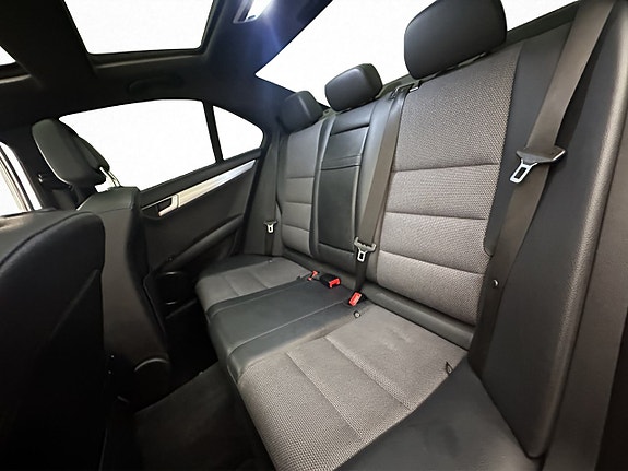 Mercedes-Benz C220 26 of 30