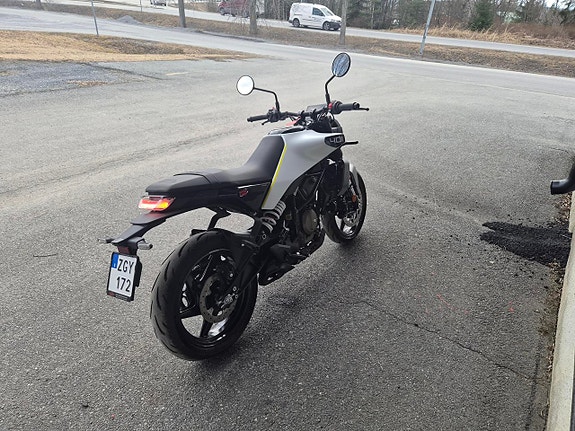 Husqvarna Vitpilen 401 -24 3 of 3