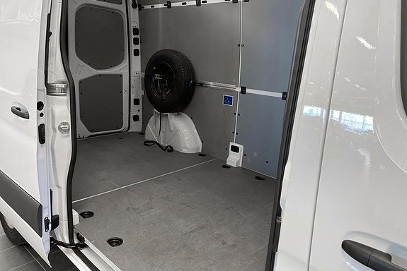 Mercedes-Benz eSprinter 312 9 of 14