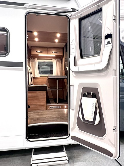 Weinsberg CaraSuite 650 MEG Edition Spicy 3 of 5