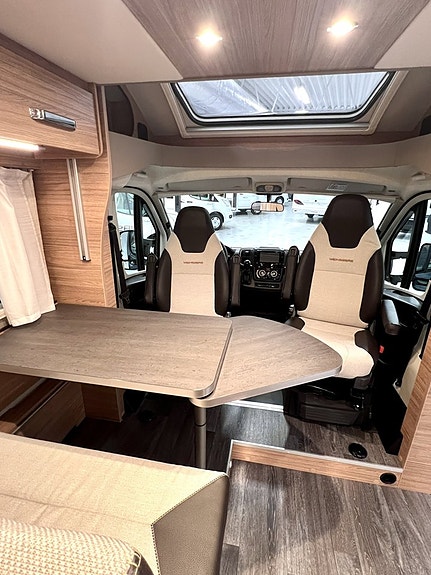 Weinsberg CaraSuite 650 MEG Edition Spicy 4 of 5
