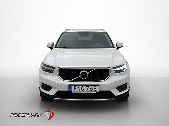 Volvo XC40 2 of 5