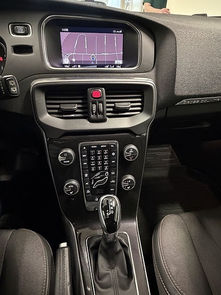 Volvo V40 Cross Country 12 of 20