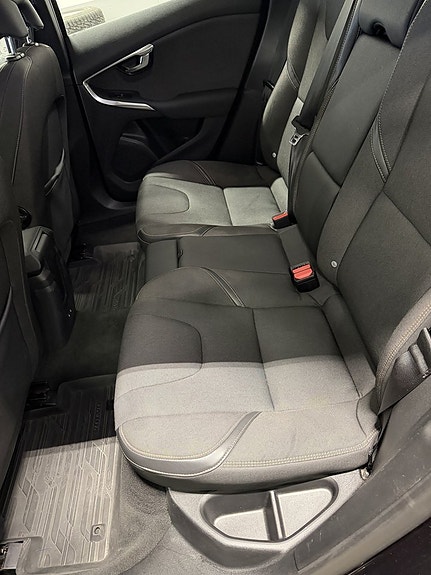 Volvo V40 Cross Country 18 of 20