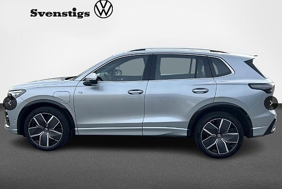 Volkswagen Tiguan 2 of 5