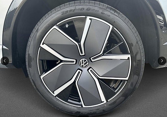Volkswagen Tiguan 6 of 9