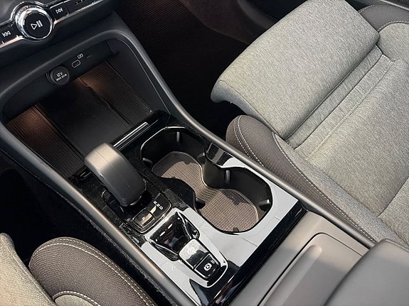 Volvo XC40 16 of 19