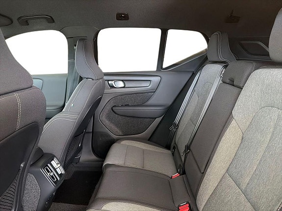 Volvo XC40 12 of 19