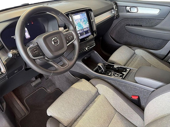 Volvo XC40 9 of 19