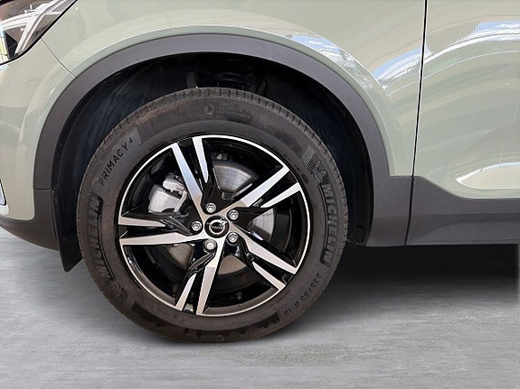 Volvo XC40 8 of 19