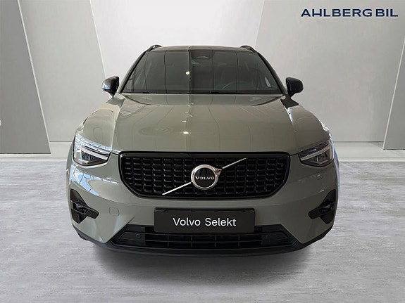 Volvo XC40 4 of 5