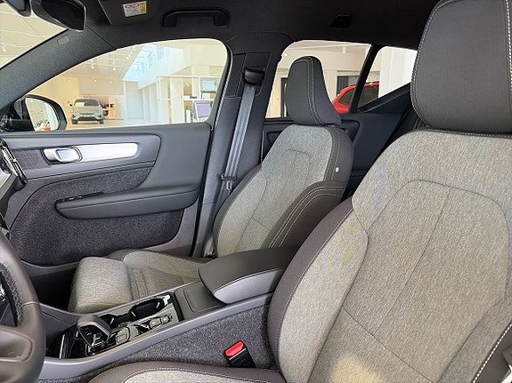 Volvo XC40 10 of 19