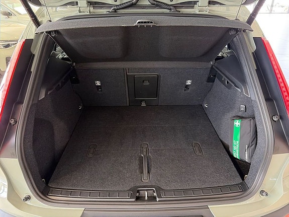 Volvo XC40 17 of 19