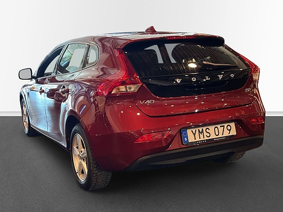 Volvo V40 2 of 10