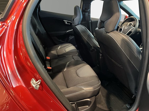 Volvo V40 8 of 10