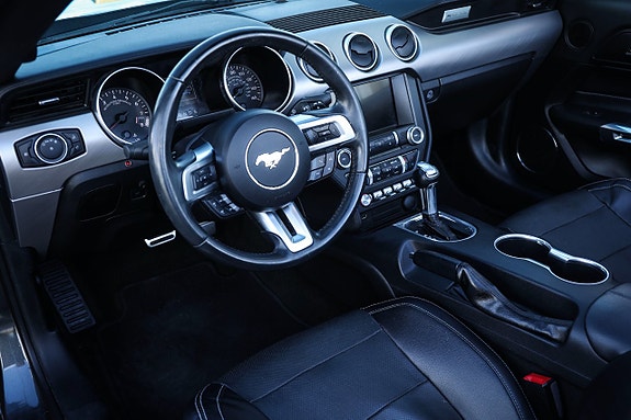 Ford Mustang 16 of 23