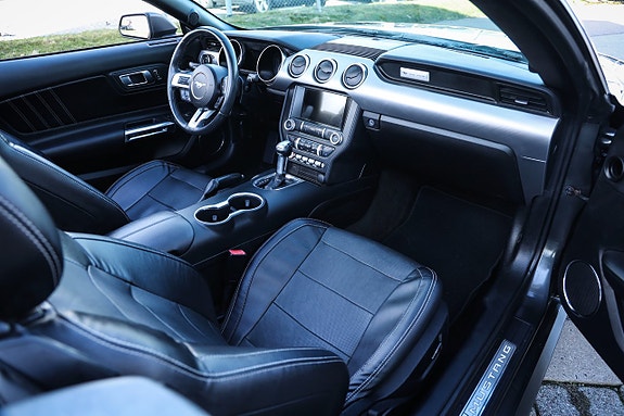 Ford Mustang 13 of 23