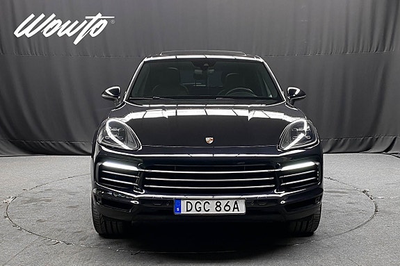 Porsche Cayenne 2 of 5