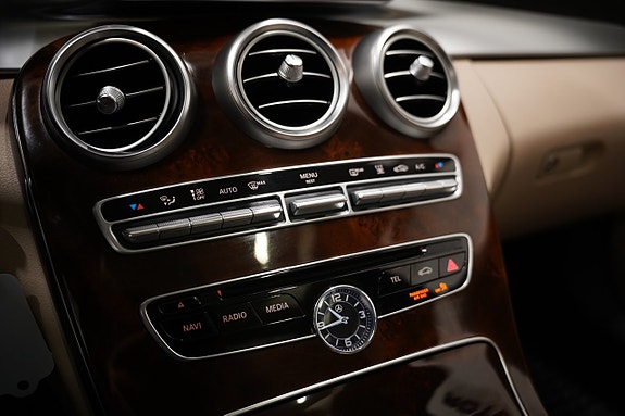 Mercedes-Benz C350 e 16 of 23