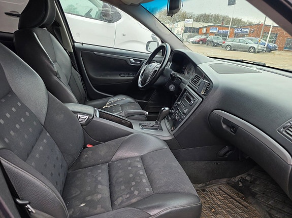 Volvo V70 6 of 9