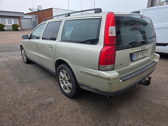 Volvo V70 4 of 5