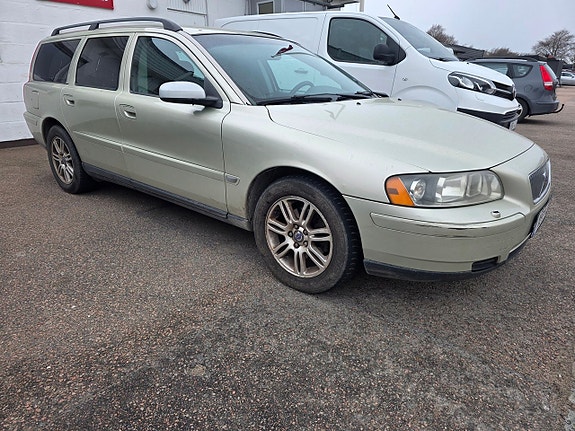 Volvo V70 2 of 5