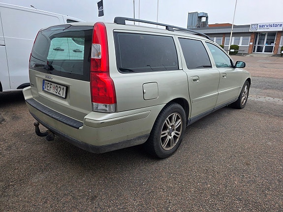 Volvo V70 3 of 5