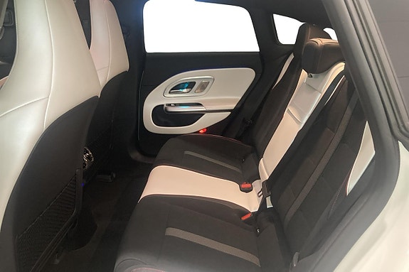 Mercedes-Benz CLA350 10 of 14