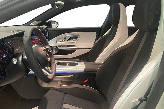 Mercedes-Benz CLA350 13 of 14