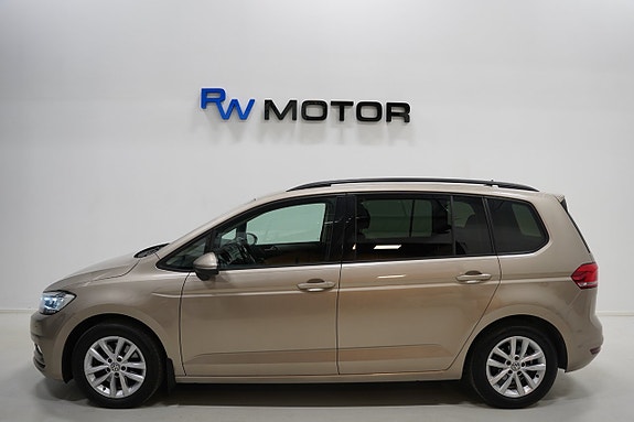 Volkswagen Touran 3 of 5