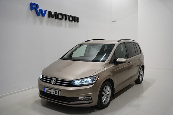 Volkswagen Touran 2 of 5