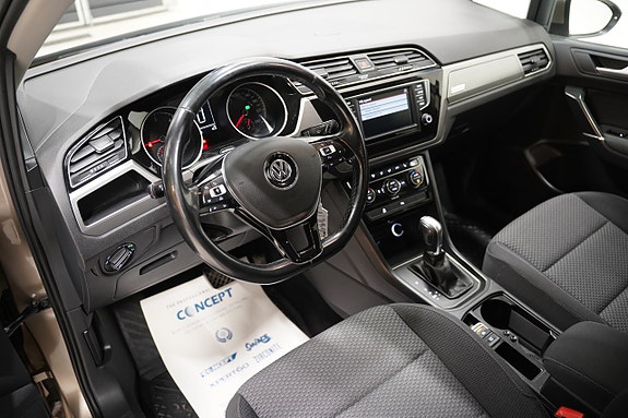 Volkswagen Touran 6 of 23