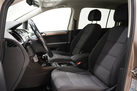 Volkswagen Touran 7 of 23