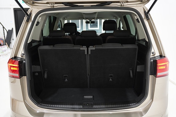 Volkswagen Touran 21 of 23
