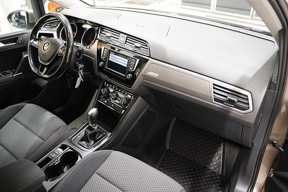 Volkswagen Touran 9 of 23