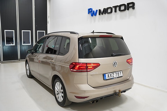 Volkswagen Touran 4 of 5