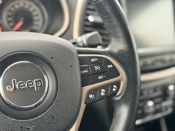 Jeep Cherokee 13 of 18