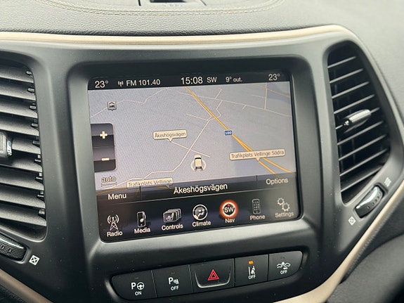 Jeep Cherokee 16 of 18