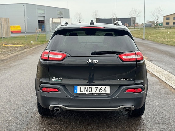 Jeep Cherokee 5 of 18